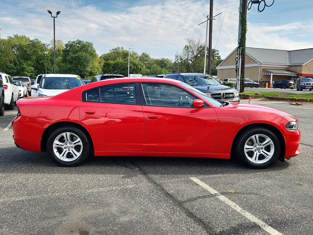 Used 2019 Dodge Charger SXT w/ Leather Interior Group RWD image 6