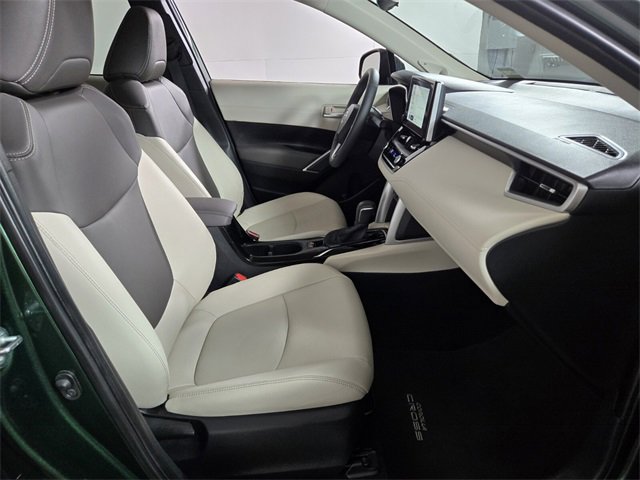Used 2024 Toyota Corolla Cross XLE image 23