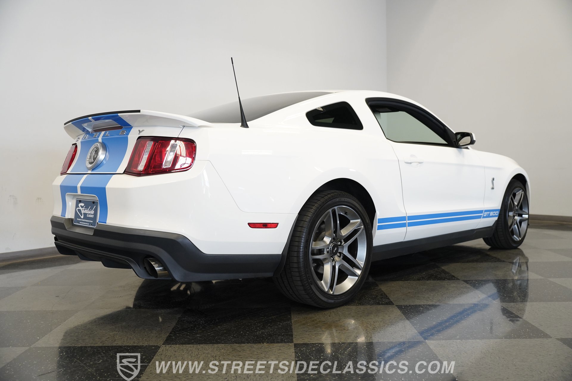 Used 2010 Ford Mustang Shelby GT500 image 14