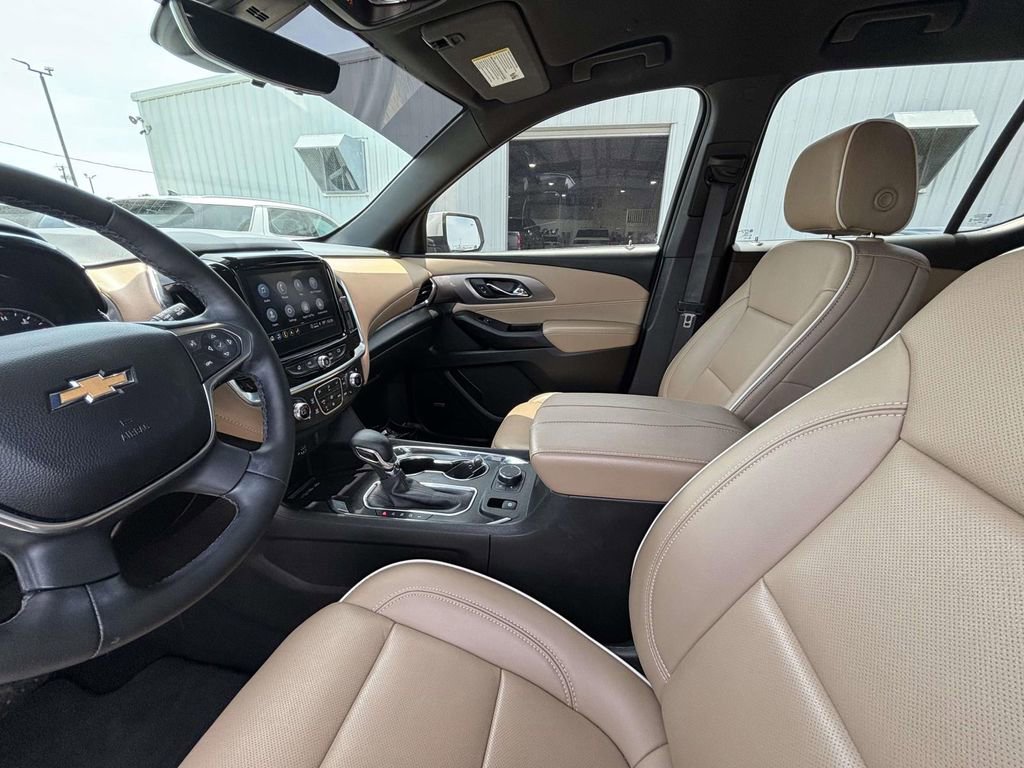Used 2023 Chevrolet Traverse Premier FWD image 10