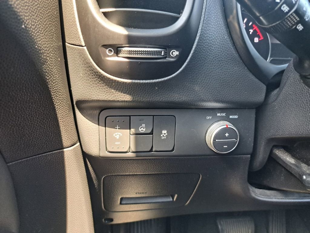 Used 2017 Kia Soul + image 15