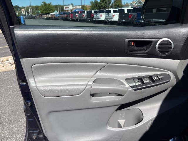 Used 2012 Toyota Tacoma 4x4 Double Cab w/ SR5 Pkg image 13