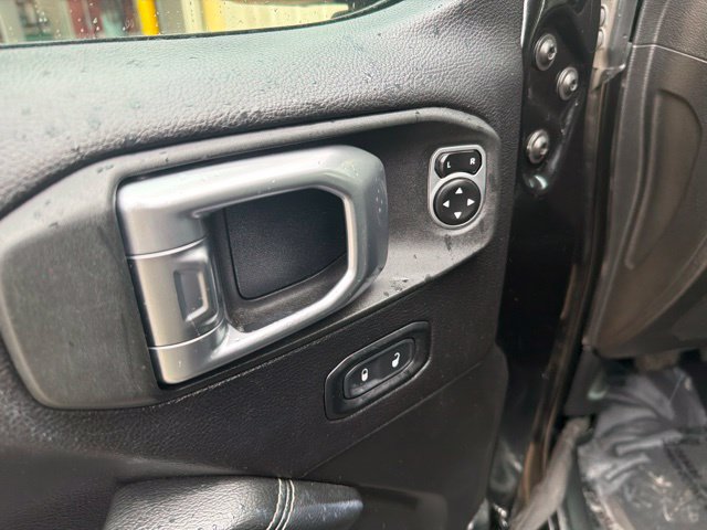 Used 2019 Jeep Wrangler Unlimited Sahara w/ Uconnect 4C Nav & Sound Group AWD/4WD image 19
