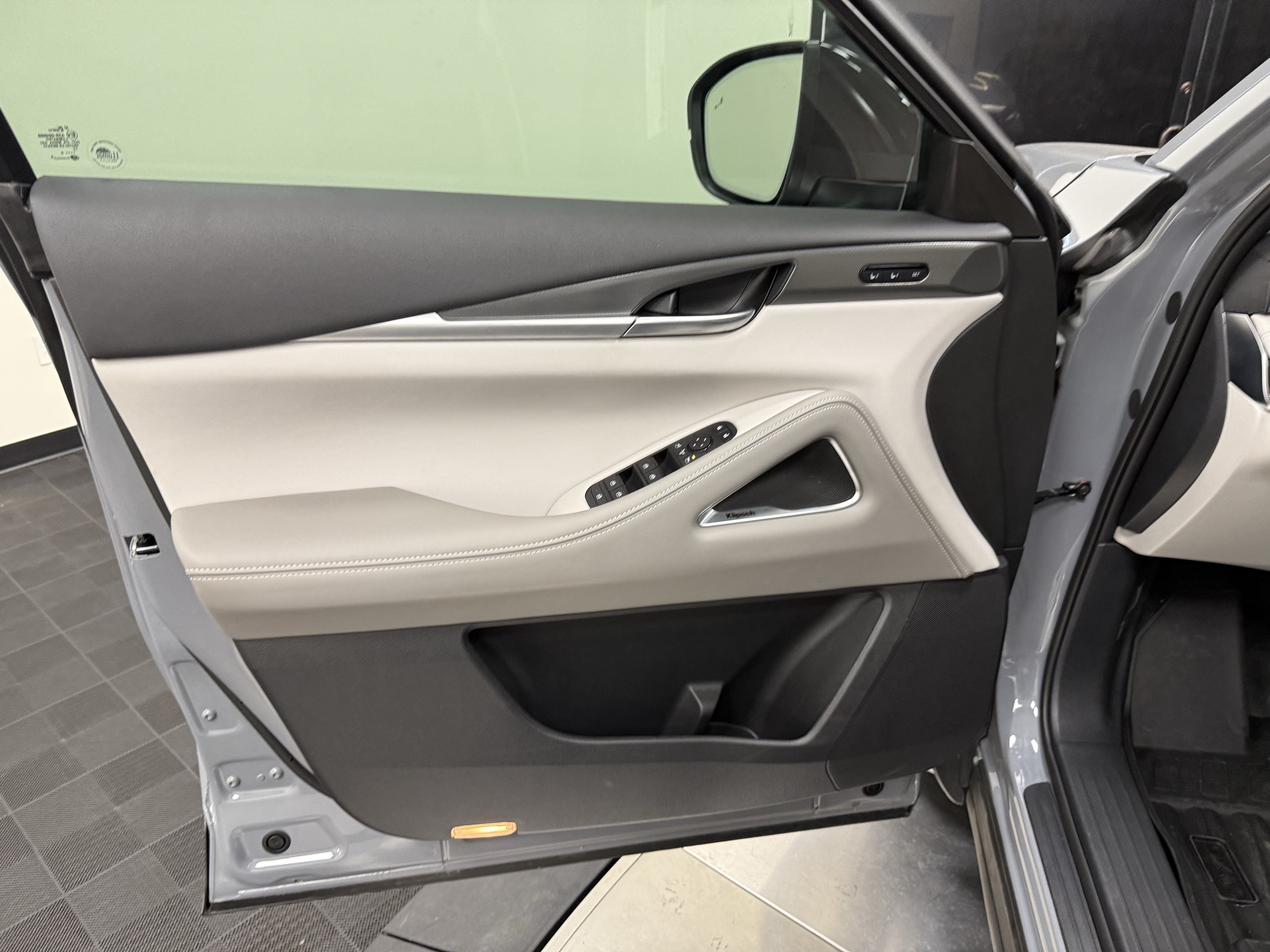 Certified 2027 INFINITI QX60 Luxe w/ Cargo Package FWD image 10