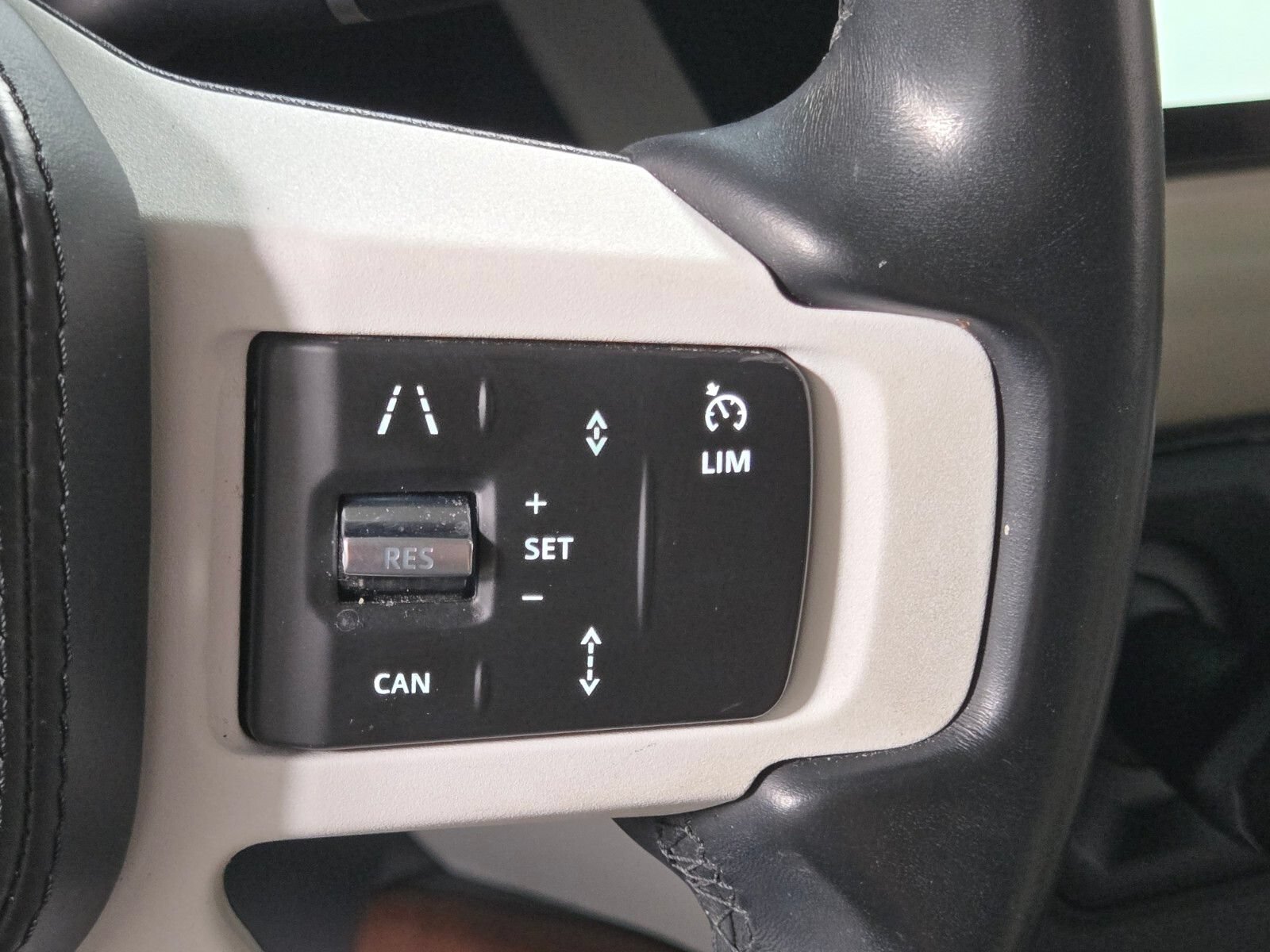 Used 2020 Land Rover Defender 110 HSE AWD/4WD image 26
