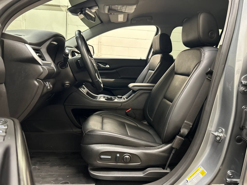 Used 2023 GMC Acadia SLT w/ Elevation Edition FWD image 7
