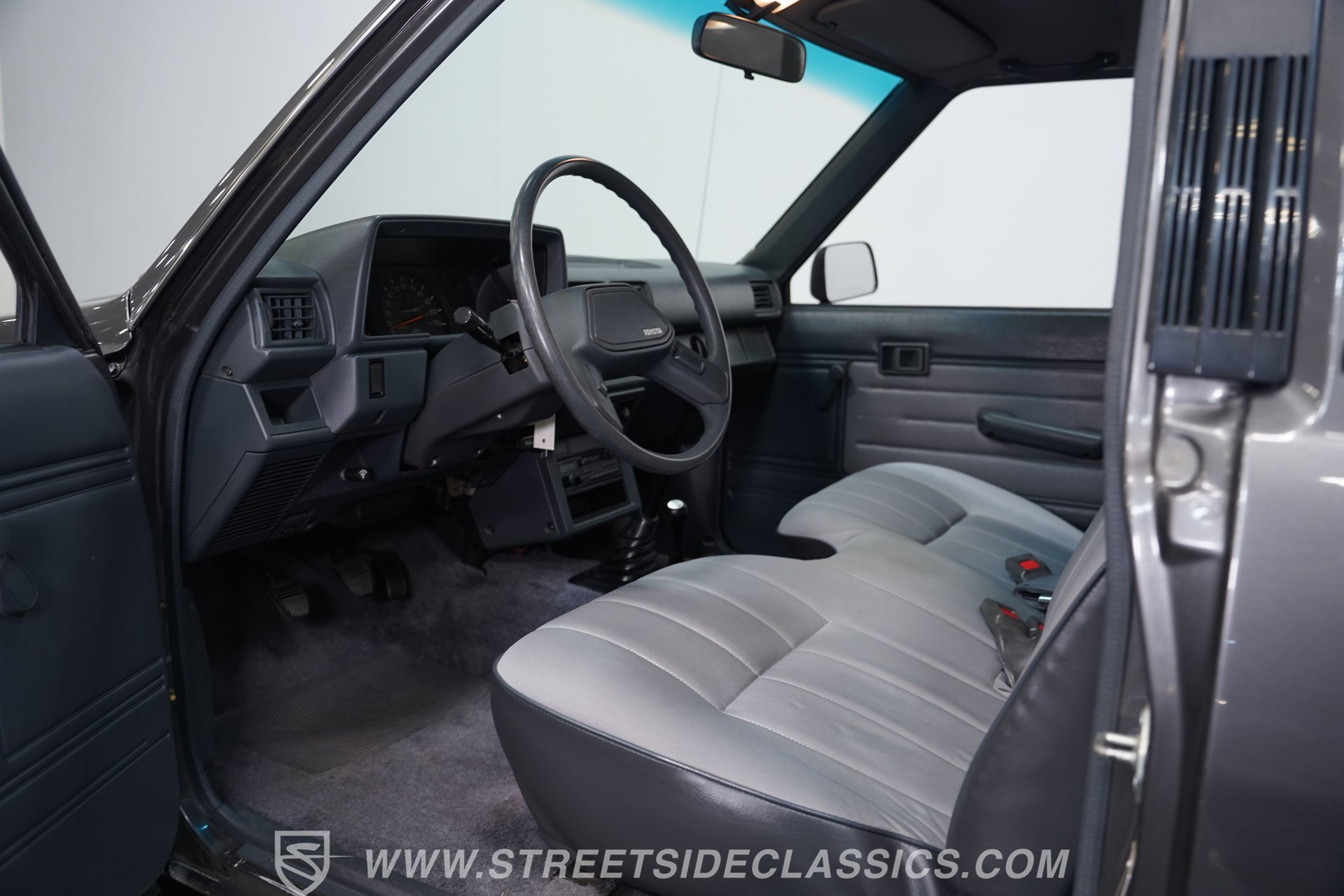Used 1987 Toyota Pickup 4x4 Regular Cab image 4