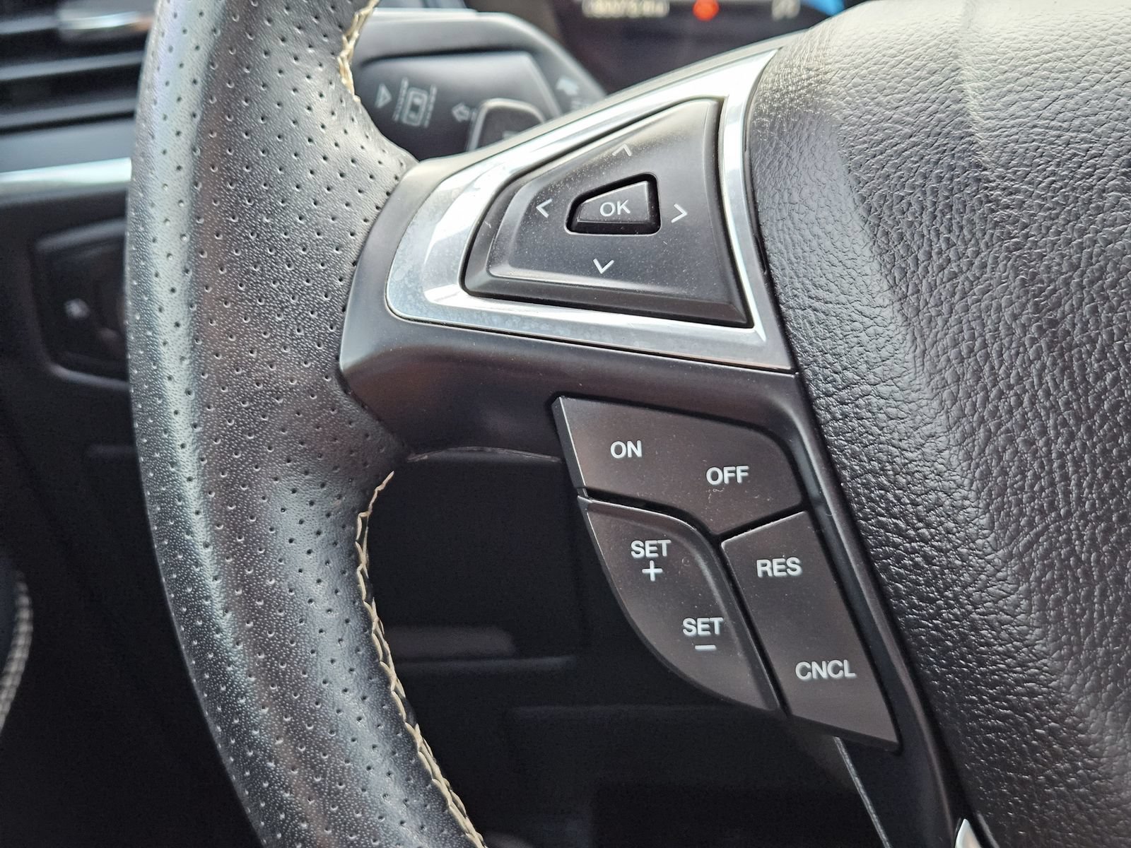 Used 2023 Ford Edge ST AWD/4WD image 25