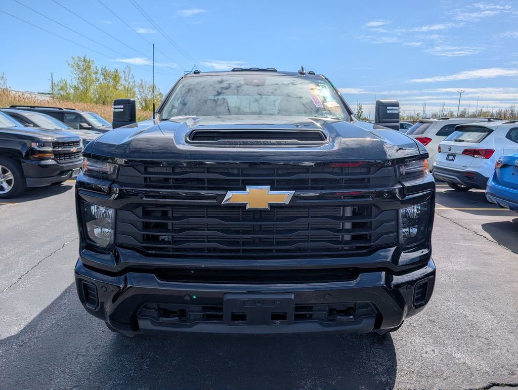 Used 2025 Chevrolet Silverado 2500 Custom w/ Custom Value Package AWD/4WD image 2