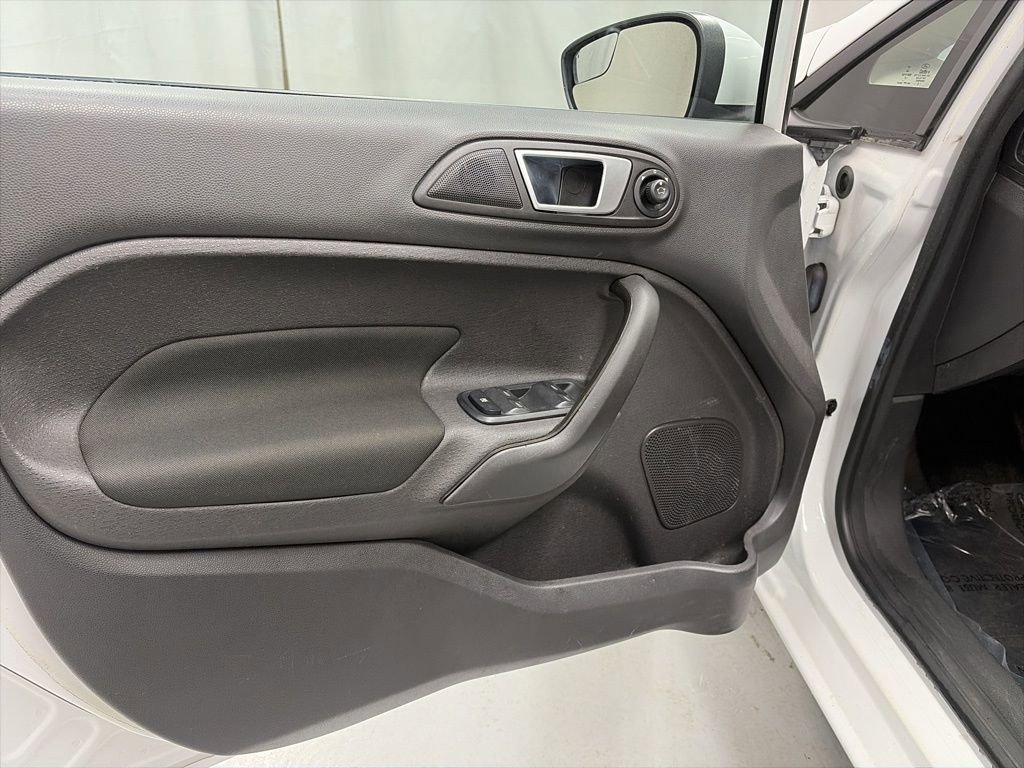 Used 2016 Ford Fiesta SE image 9