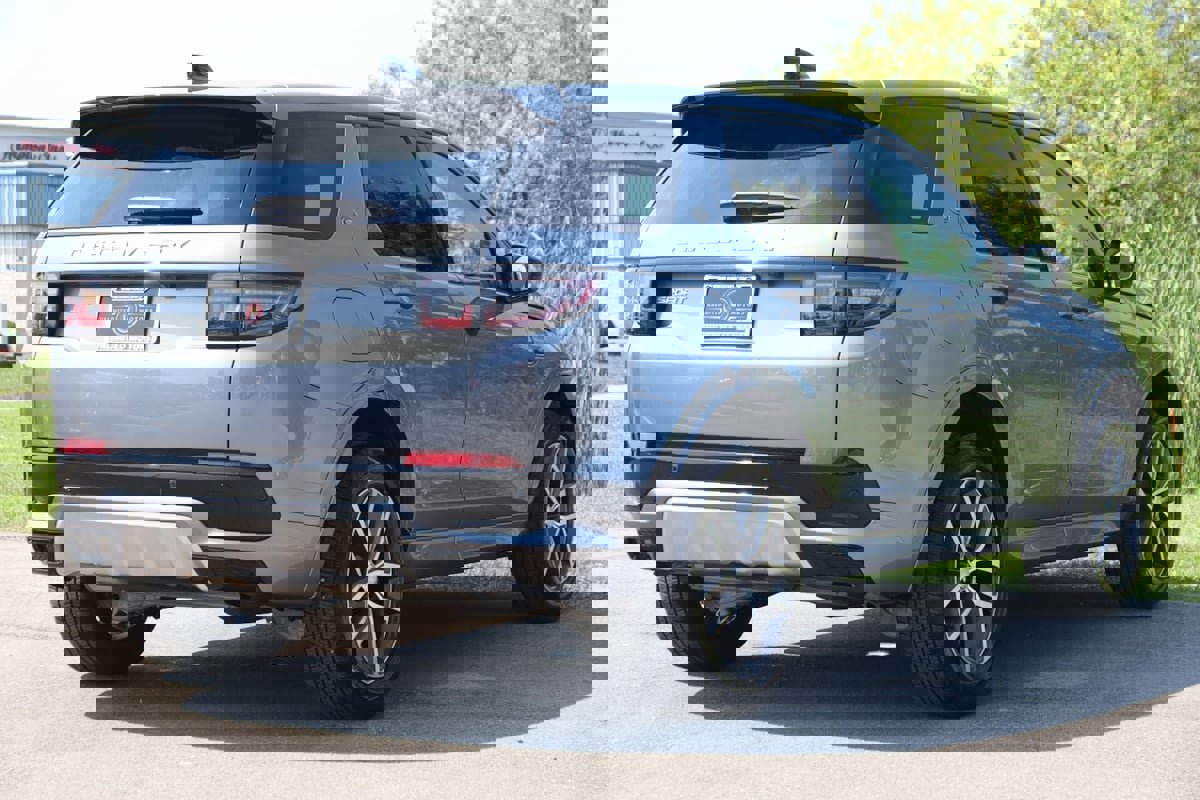 Used 2024 Land Rover Discovery Sport S image 3