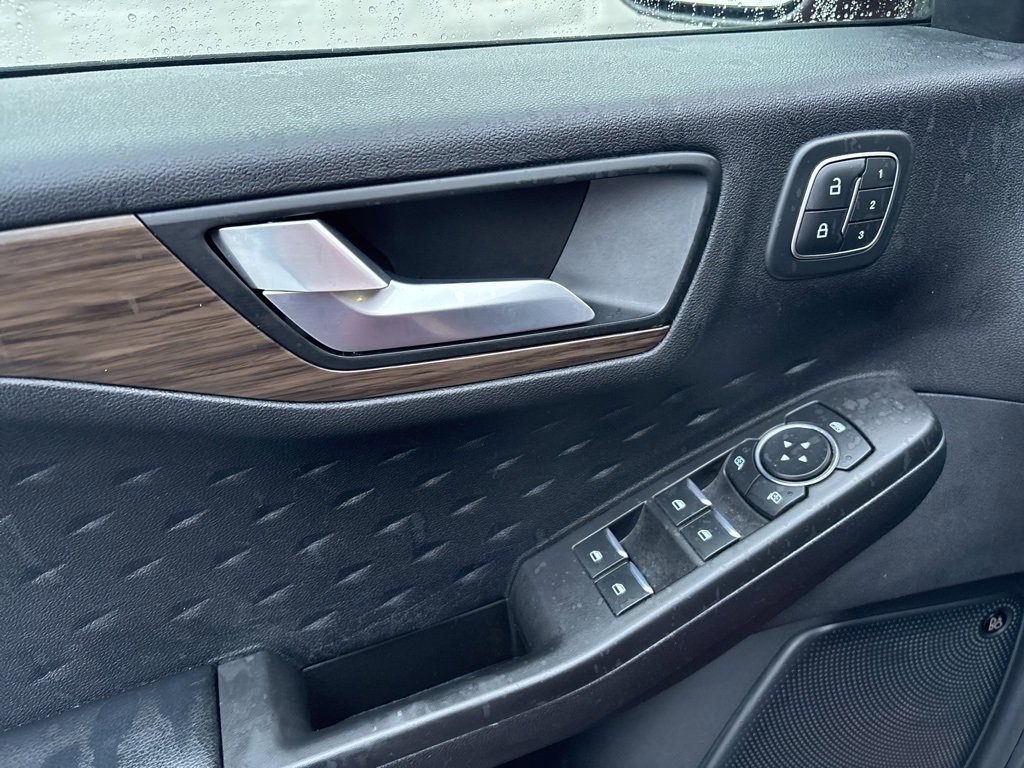 Used 2020 Ford Escape Titanium image 21