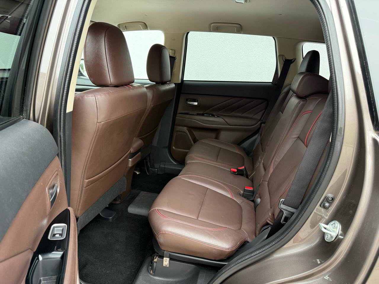 Used 2018 Mitsubishi Outlander SEL image 35