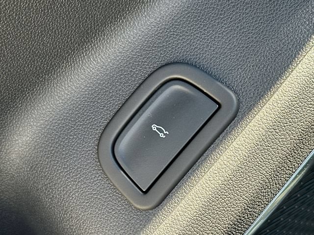 Used 2026 GMC Acadia Denali Ultimate w/ LPO, Floor Liner Package AWD/4WD image 21