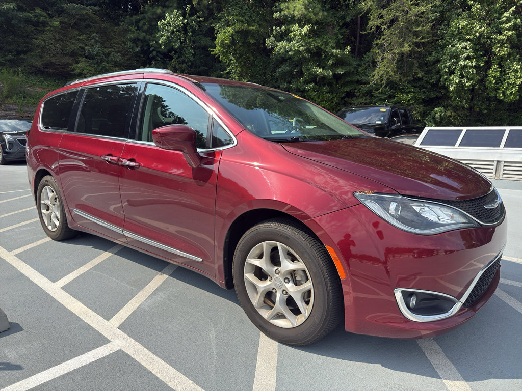 Used 2018 Chrysler Pacifica Touring-L Plus w/ Tire & Wheel Group FWD image 4