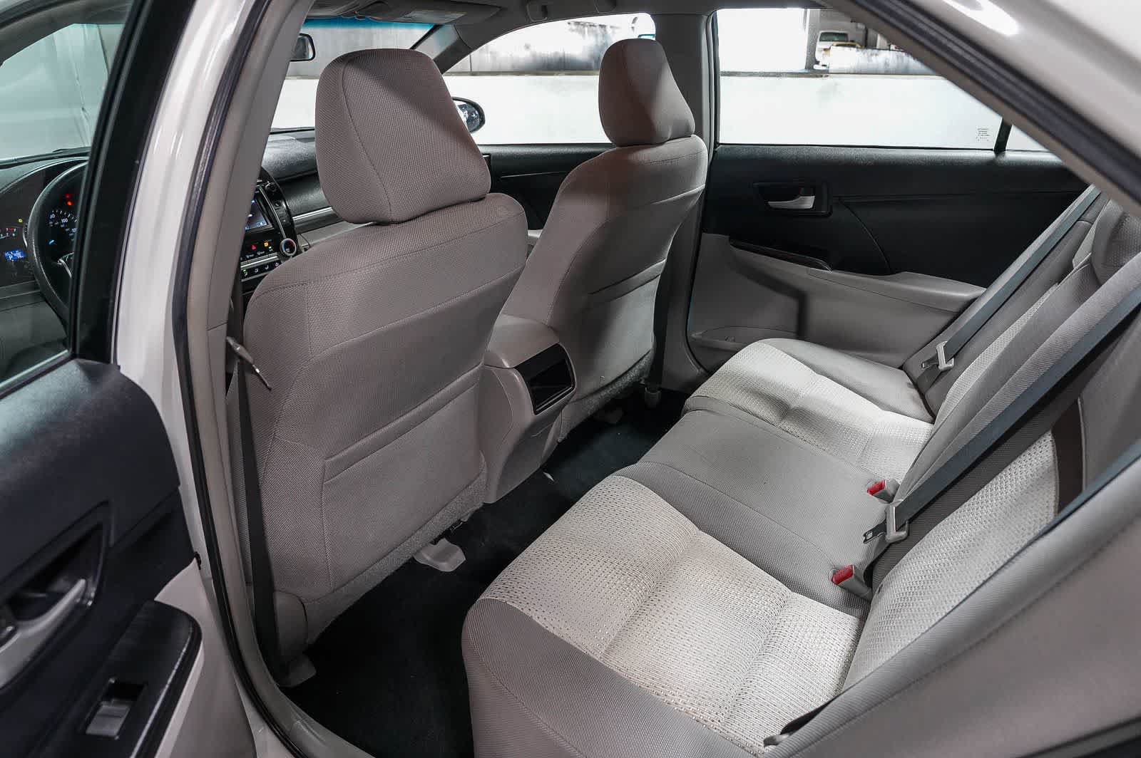 Used 2014 Toyota Camry LE FWD image 18