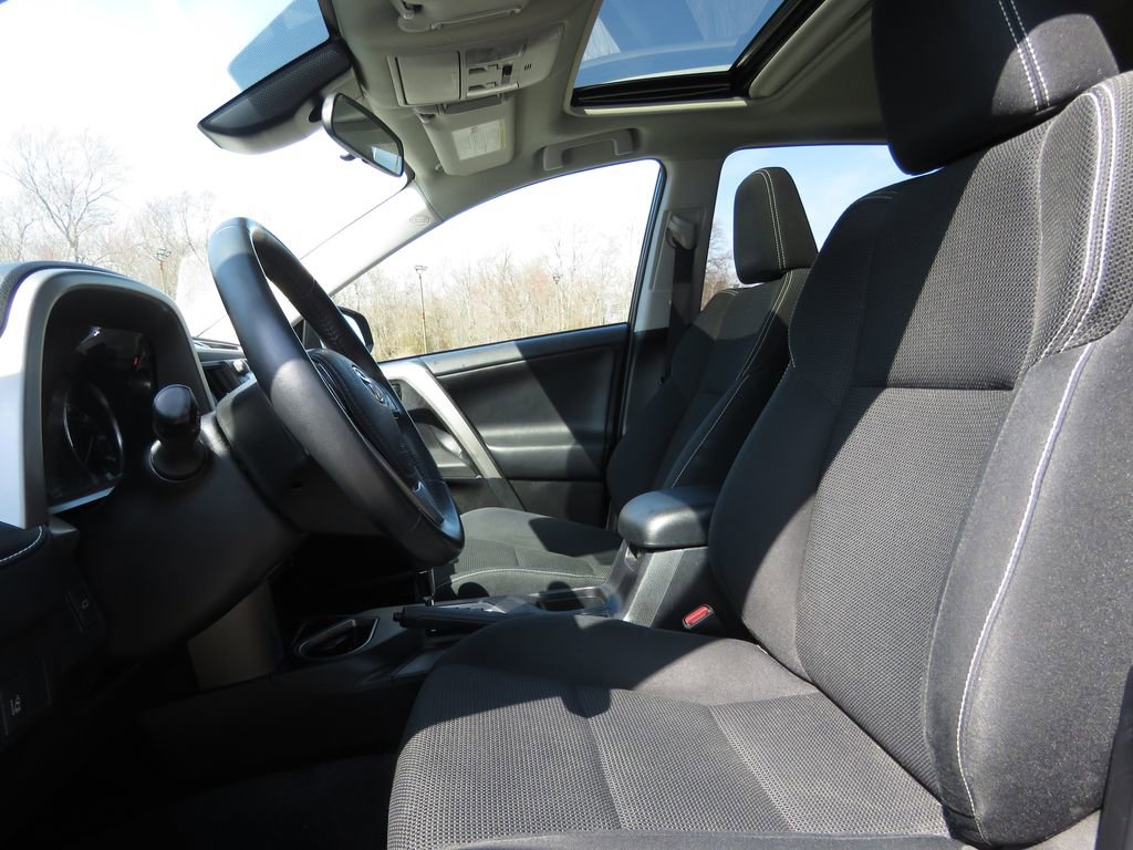 Used 2016 Toyota RAV4 XLE w/ Convenience Package FWD image 10