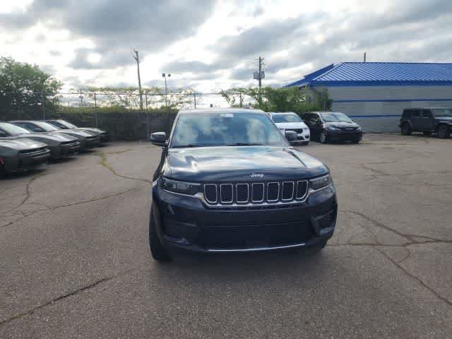 Certified 2023 Jeep Grand Cherokee Laredo w/ Trailer Tow Prep Group (B) AWD/4WD image 6