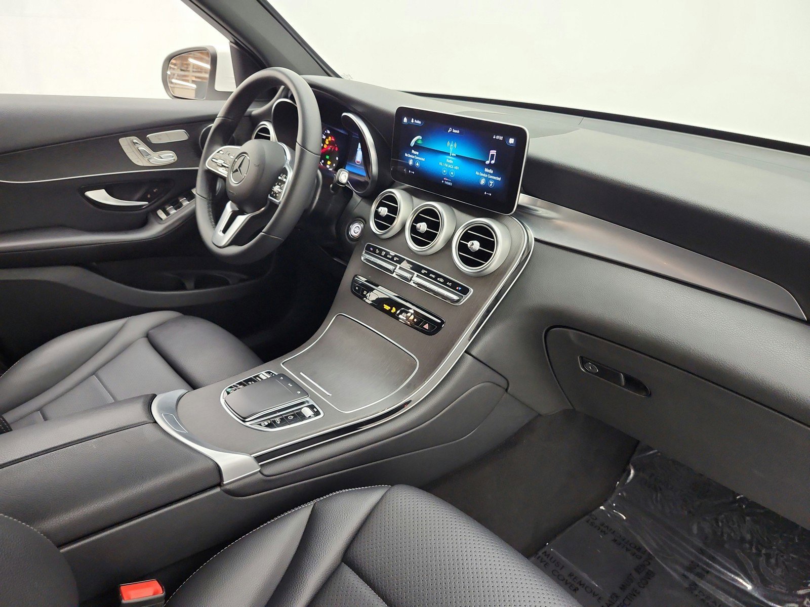Certified 2022 Mercedes-Benz GLC 300 image 26