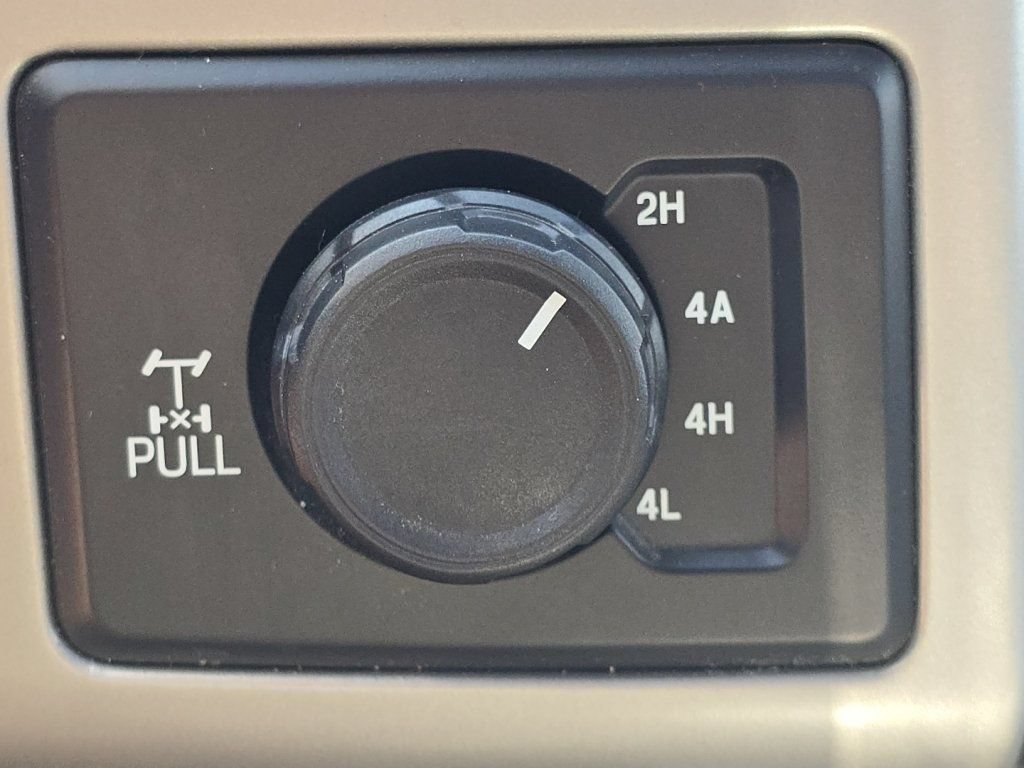 Used 2019 Ford F150 Lariat w/ Equipment Group 502A Luxury AWD/4WD image 9