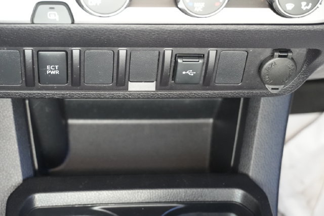 Used 2022 Toyota Tacoma SR w/ SR Convenience Package RWD image 33