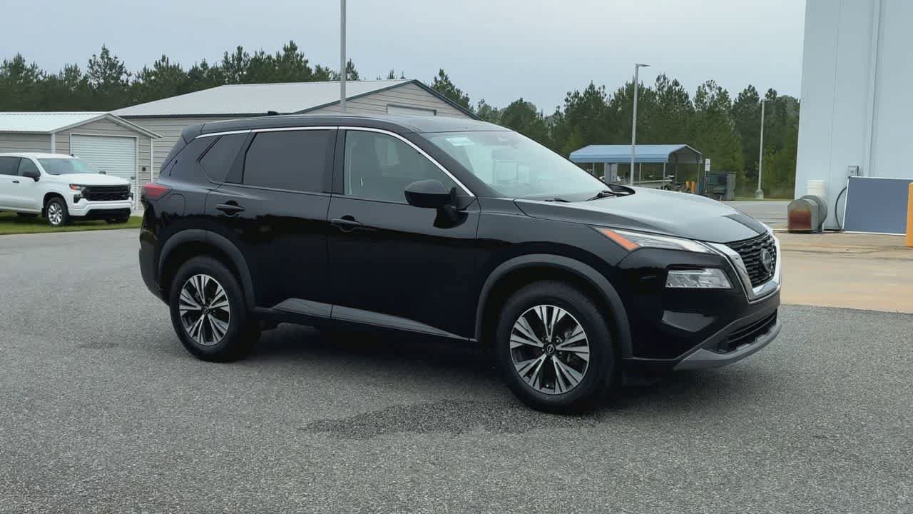 Used 2023 Nissan Rogue SV FWD image 2