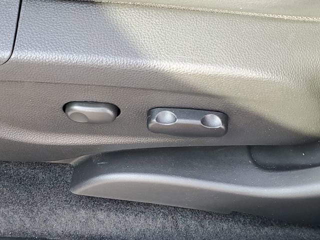 Used 2022 Chevrolet Trax LT w/ LT Convenience Package image 35