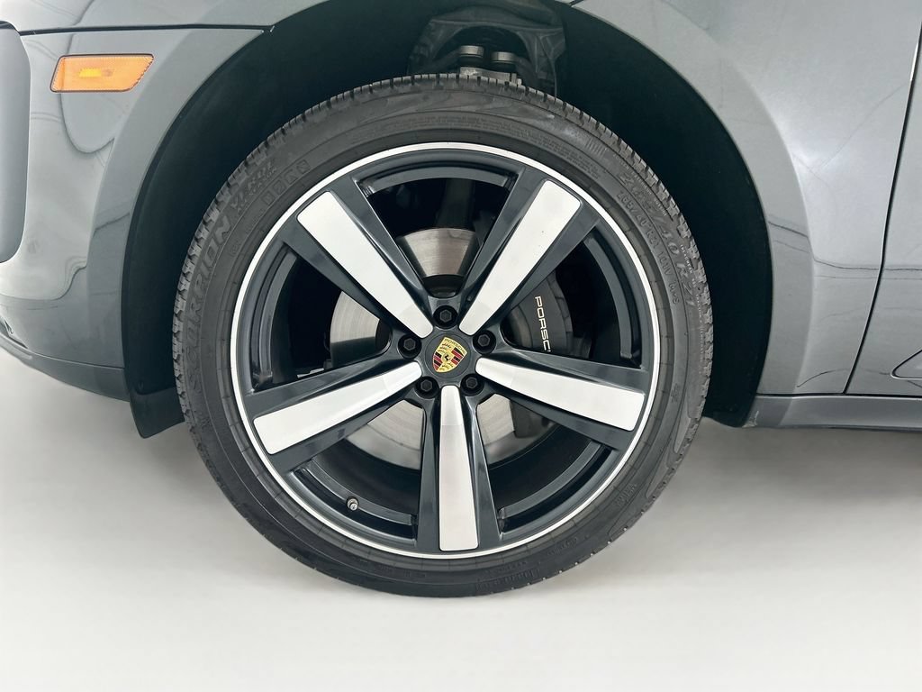 Certified 2025 Porsche Macan AWD/4WD image 29