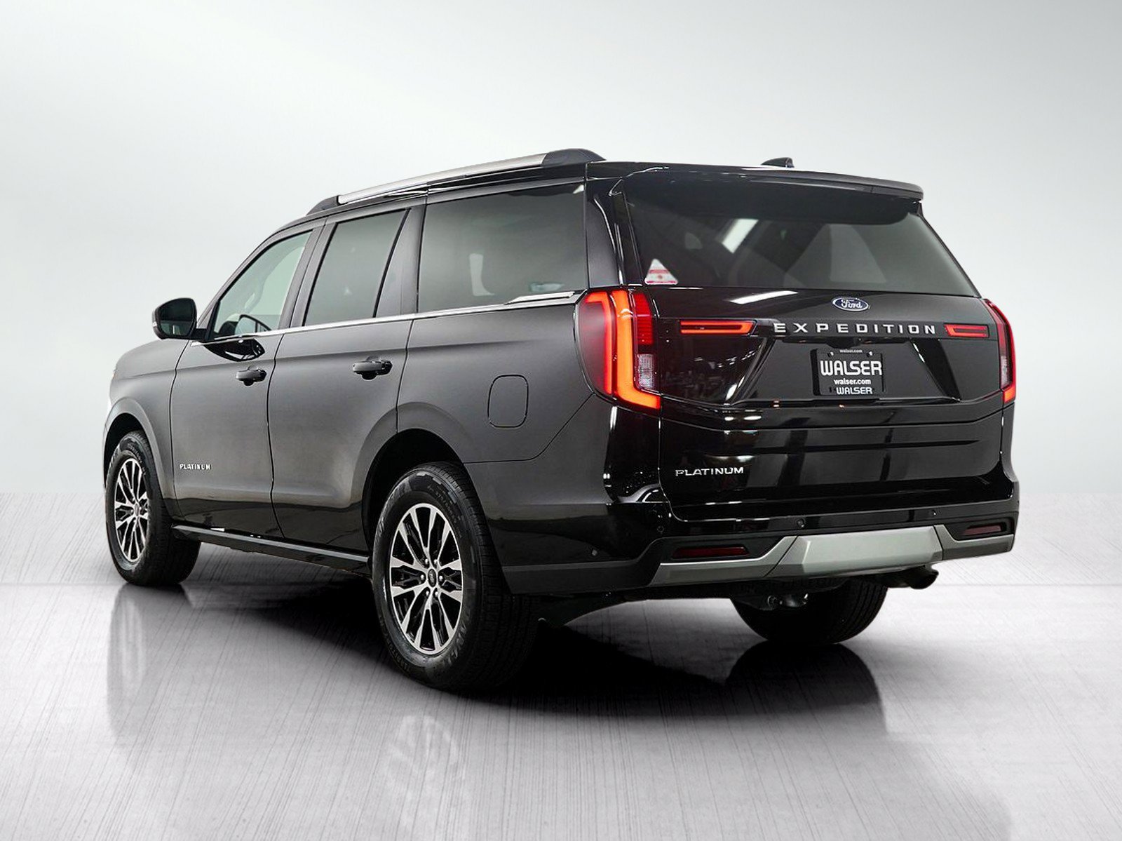 Used 2025 Ford Expedition Platinum AWD/4WD image 3
