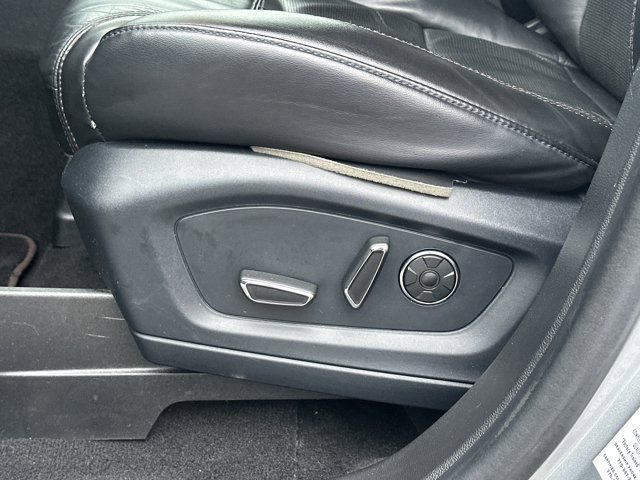 Used 2020 Ford Explorer Platinum w/ Premium Technology Package image 11