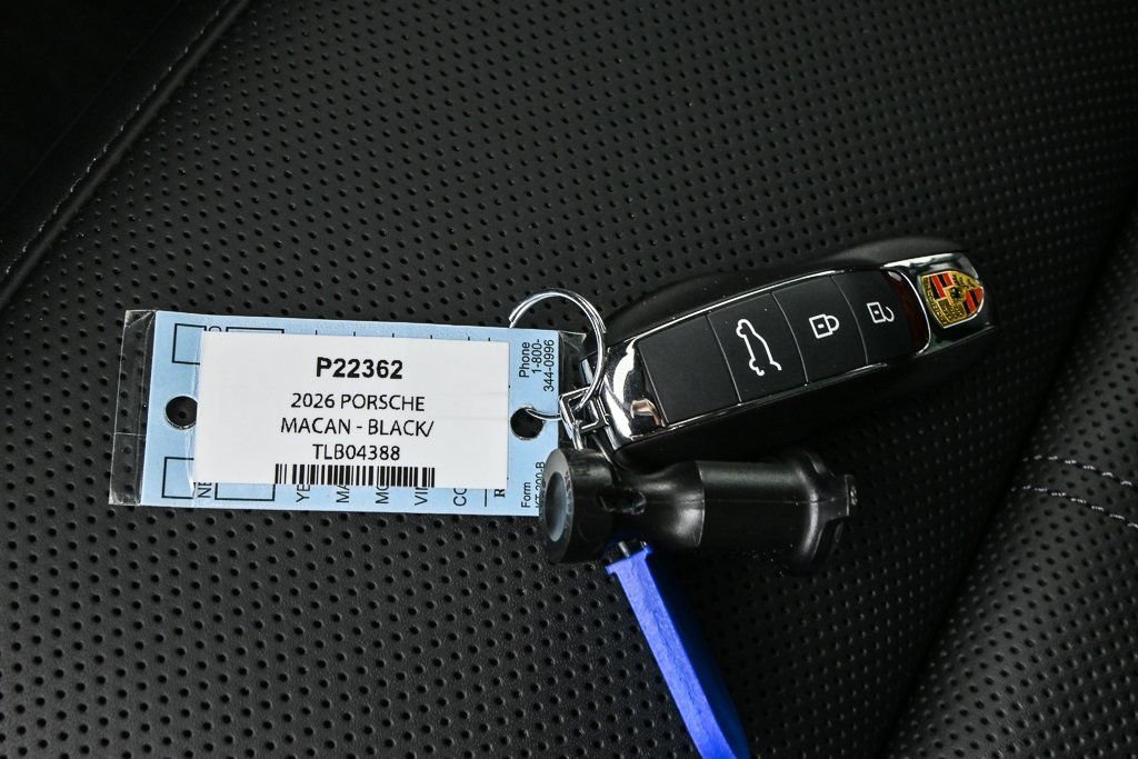 Certified 2026 Porsche Macan AWD/4WD image 41