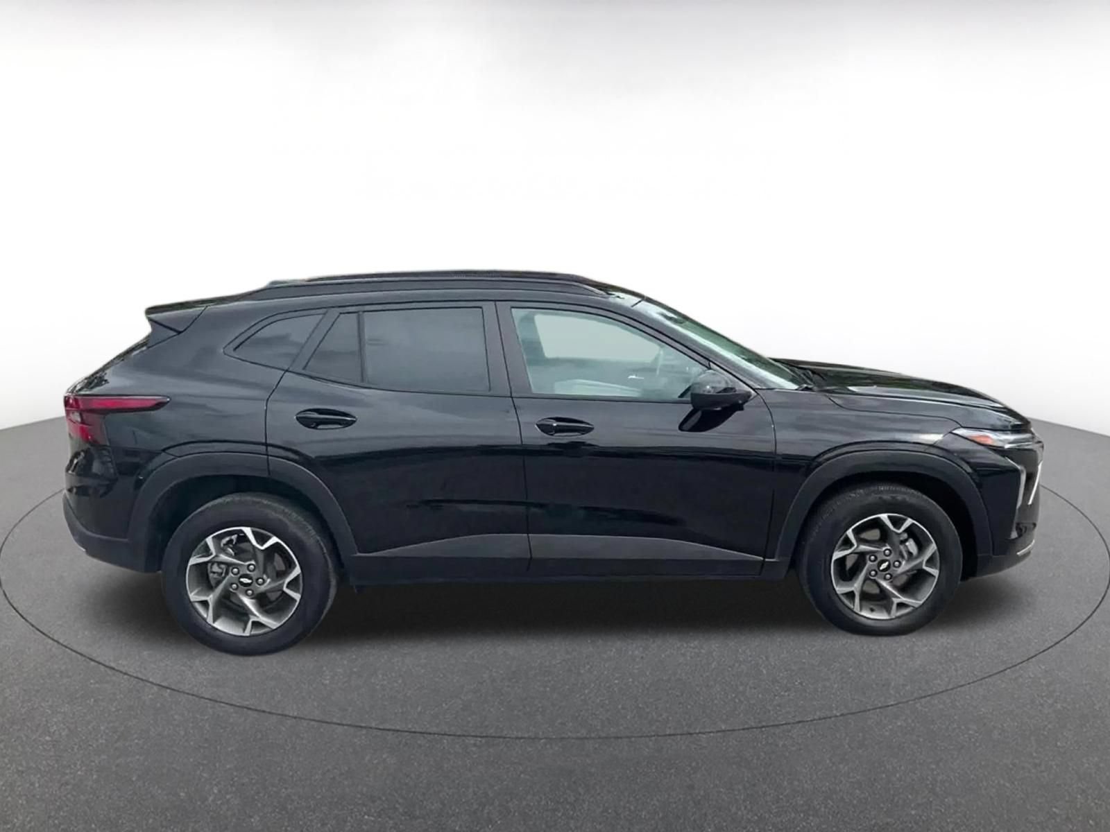Used 2025 Chevrolet Trax LT w/ LT Convenience Package FWD image 16