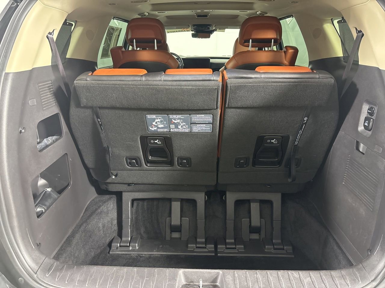 Used 2025 Kia Carnival SX Prestige image 23