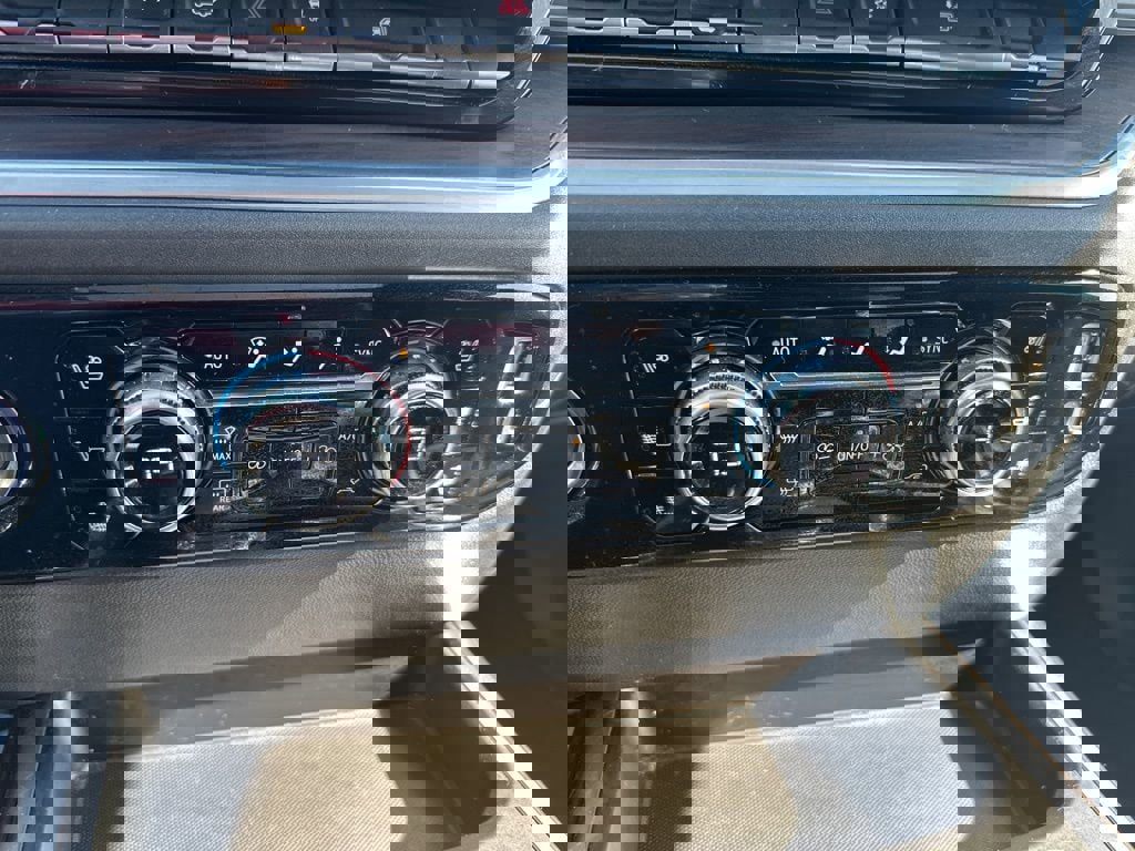 Used 2022 GMC Sierra 1500 SLT w/ SLT Convenience Package image 27