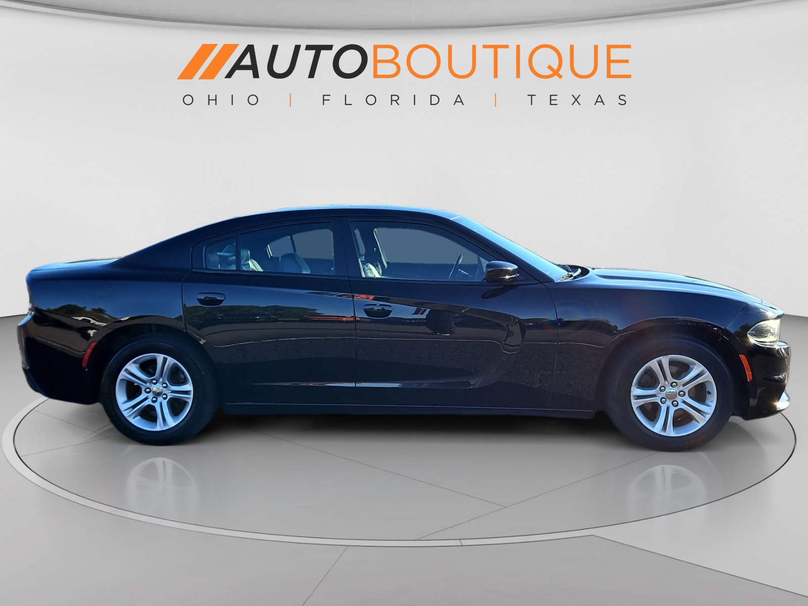 Used 2020 Dodge Charger SXT w/ Leather Interior Group RWD image 6