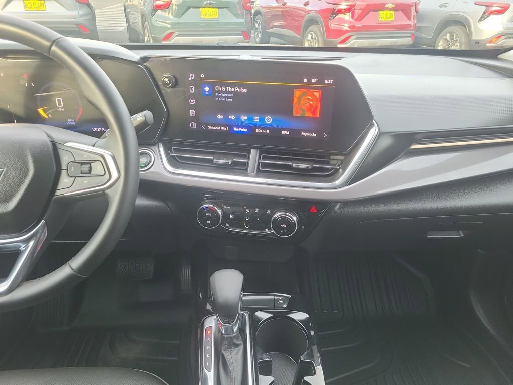 Used 2025 Chevrolet Trax ACTIV image 35