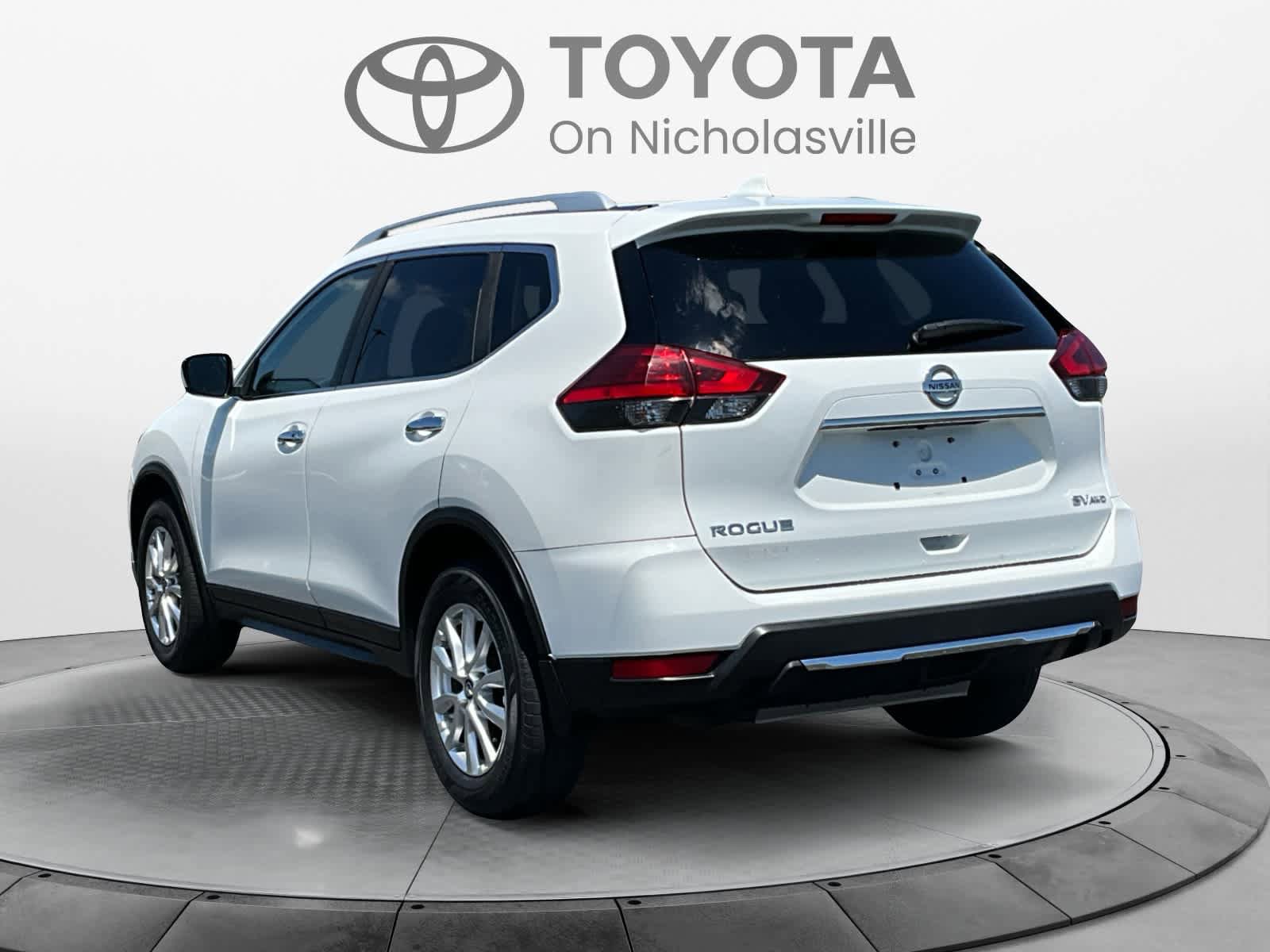 Used 2017 Nissan Rogue SV AWD/4WD image 4