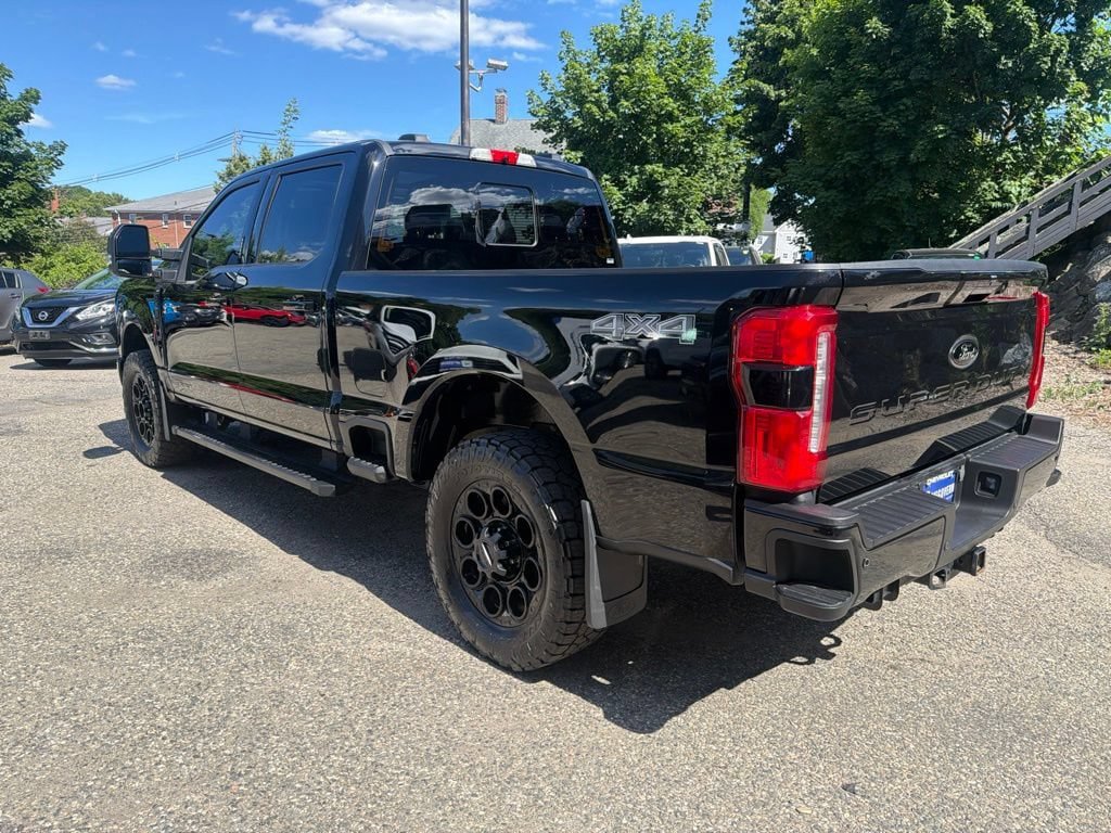 Used 2023 Ford F250 Lariat w/ Black Appearance Package AWD/4WD image 4