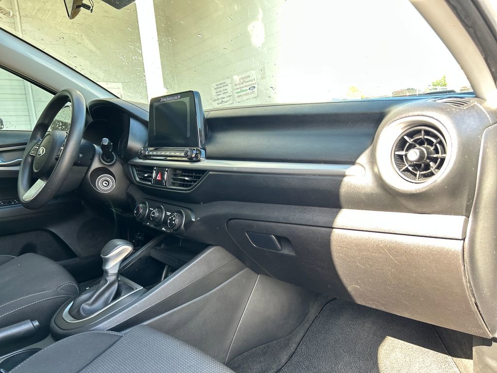 Used 2021 Kia Forte LXS FWD image 17