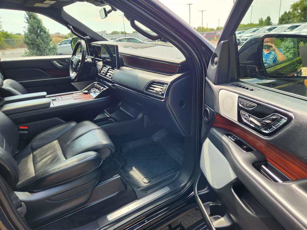 Used 2023 Lincoln Navigator Reserve image 14