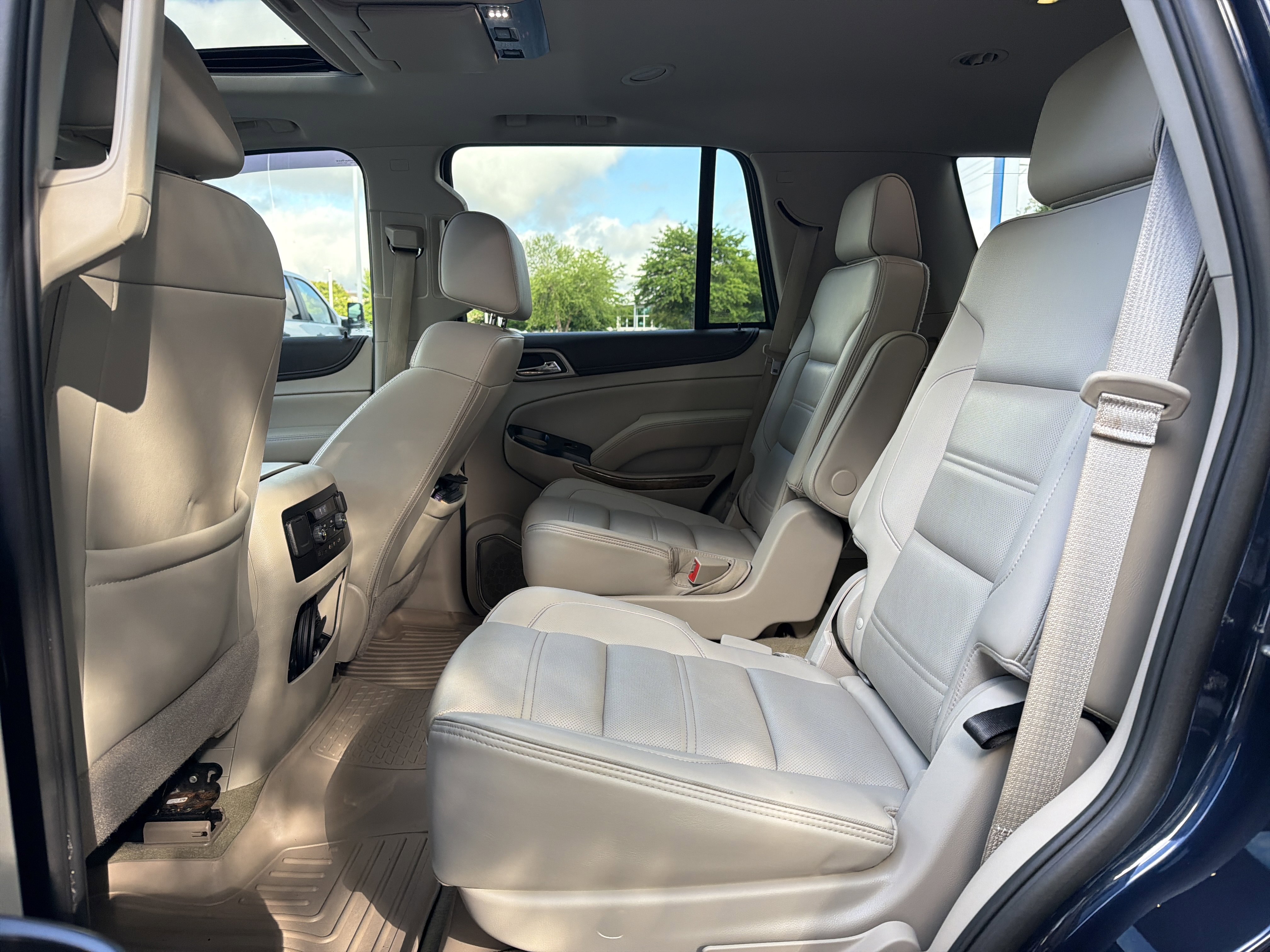 Used 2017 GMC Yukon Denali w/ Open Road Package AWD/4WD image 32