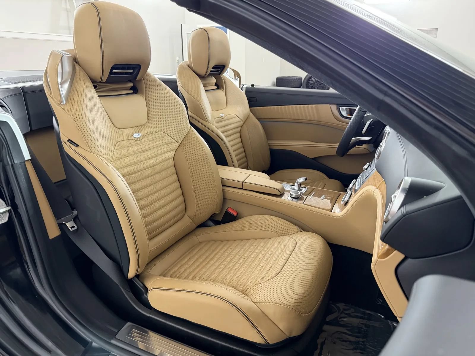 Used 2017 Mercedes-Benz SL 550 image 33
