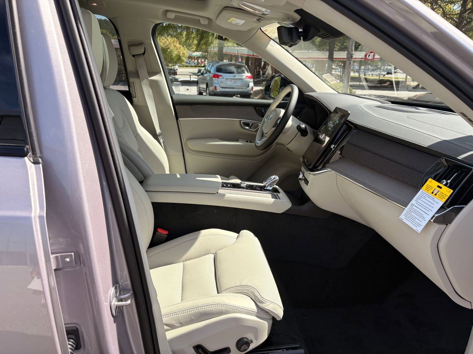 New 2026 Volvo XC90 B6 Ultra w/ Protection Package image 27