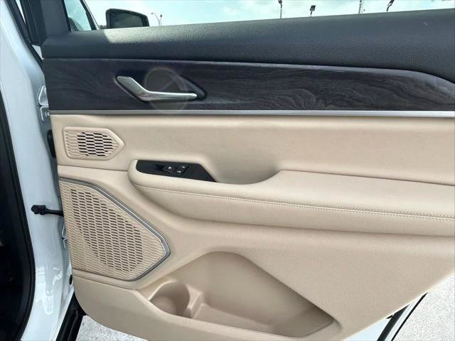 Certified 2022 Jeep Grand Cherokee L Limited RWD image 34