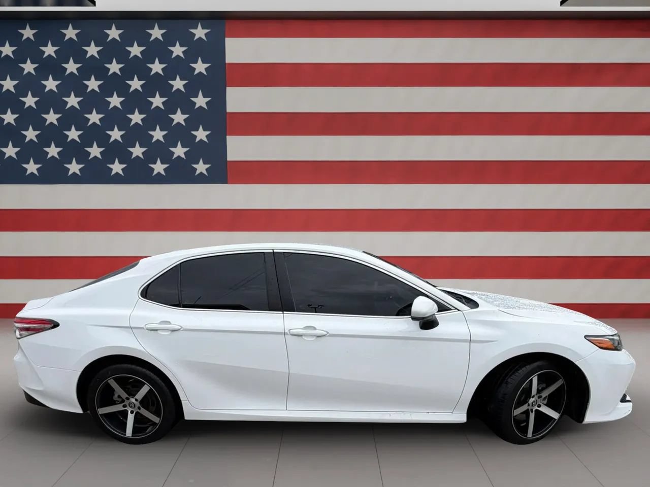 Used 2020 Toyota Camry LE FWD image 8