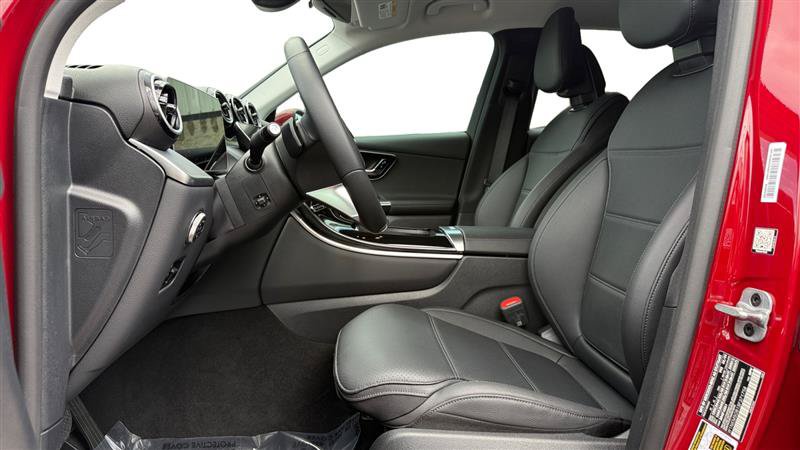 Used 2025 Mercedes-Benz GLC 350e 4MATIC image 10