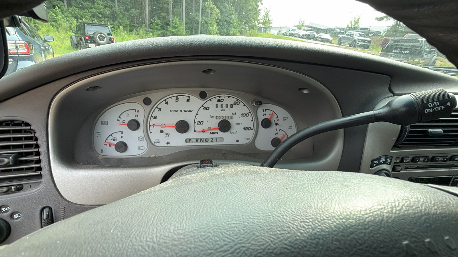 Used 2001 Ford Explorer Sport Trac 4x4 image 22