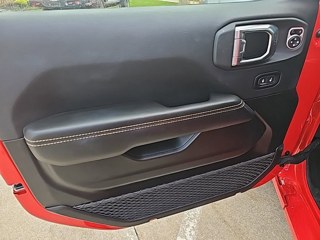 Certified 2025 Jeep Wrangler Unlimited Sahara w/ Safety Group image 15