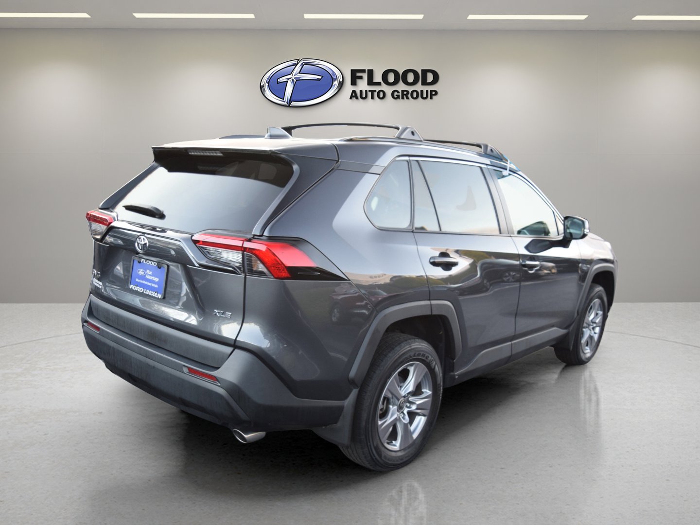 Used 2023 Toyota RAV4 XLE image 4