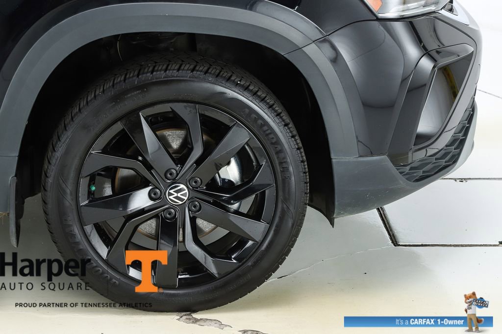 Used 2023 Volkswagen Taos SE w/ Panoramic Sunroof Package image 51